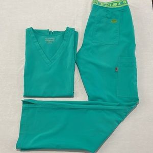 Med Couture Activate Scrub Set - Small